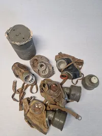 Lot diverse krigs gasmasker mm.