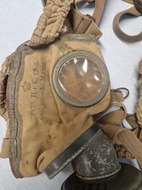 Lot diverse krigs gasmasker mm.