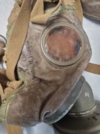 Lot diverse krigs gasmasker mm.
