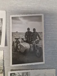 Originale tyske fotos af soldater med motorcykel