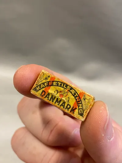 Sjælden original miniature Rich kaffe fra ww2 - brugt som gave til børnene ved indkøb af bl.a. kaffe-erstatning