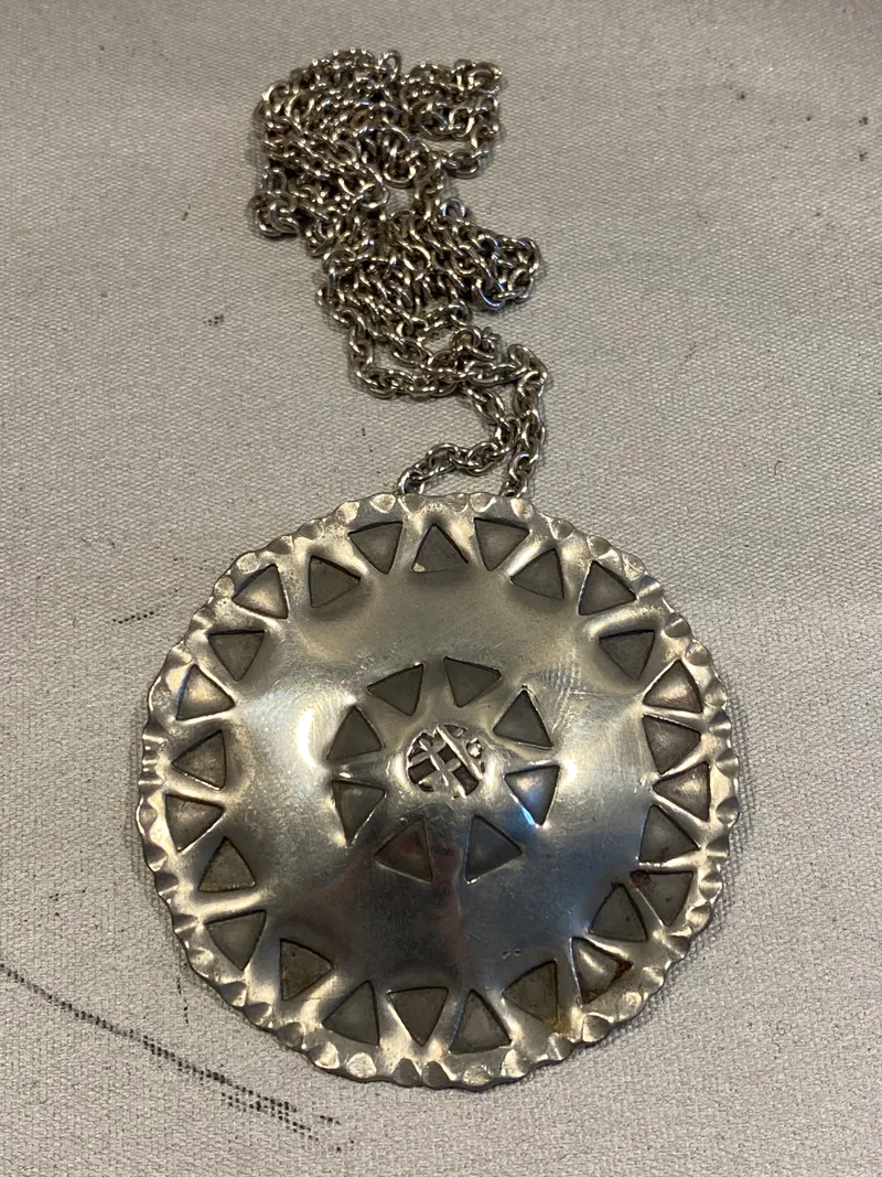 Stort halssmykke dansk design af Pewter, Kjeld Hansen Copenhagen