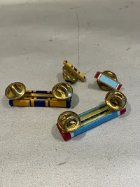 Lot diverse amerikanske pins og revérnåle