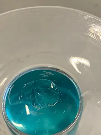 Mundblæst lysestage med signatur i bund