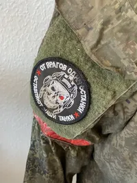 Original russisk vinterjakke med ærmepatch kommer direkte fra fronten i Ukraine
