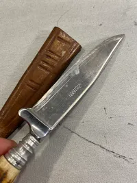 Kniv fra tiden omkring ww2 med Edelweis på grebet