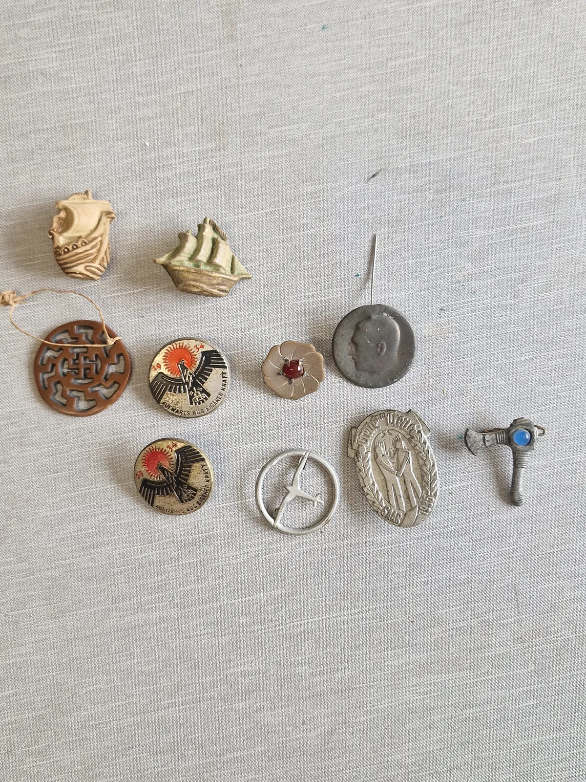 Samling originale WHW mærker WW2