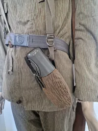 Tysk DDR uniform m. replica riffel og dukke, skal hentes i Vordingborg