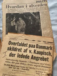 Lot originale aviser fra befrielses dagene - der ligger et enkelt genoptryk imellem