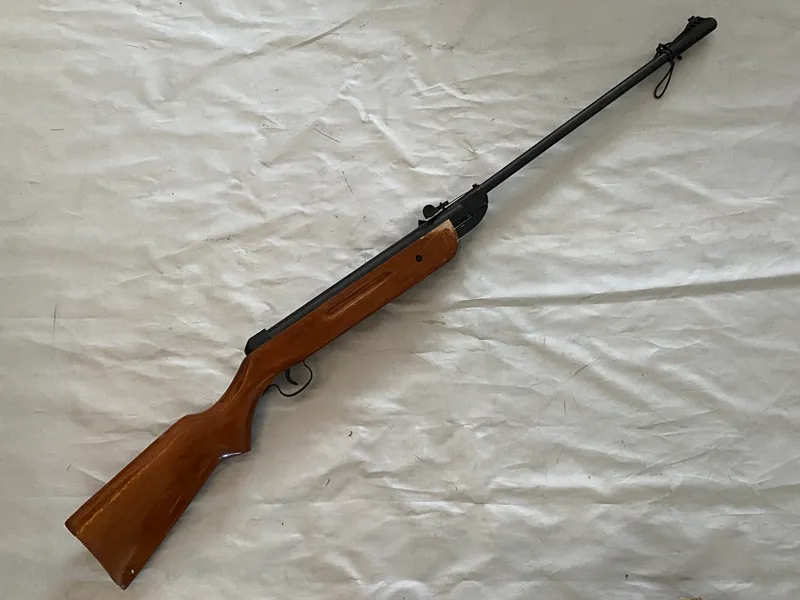 Velskydende luftgevær model CZ2 kal 4,5 mm