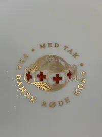 Plakette fra Royal Copenhagen - “Med tak fra Dansk røde kors”