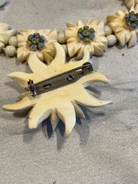 Originalt smykke sæt med Edelweis blomster fra perioden omkring ww2