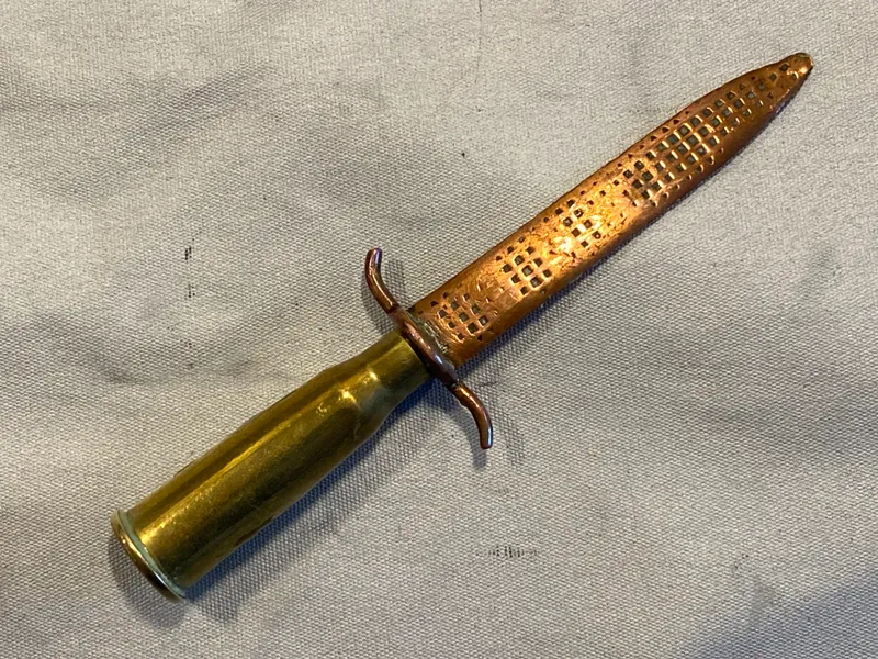 Original ww1 brevåbner i form af patron og granat fragment - et stykke fint skyttegravskunst