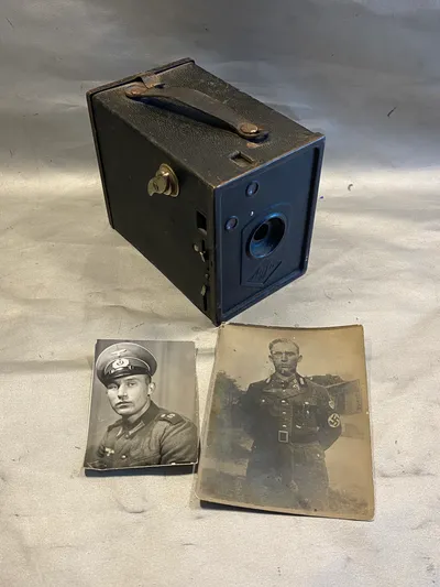 Originalt kamera fra perioden omkring ww2, 2 ww2 fotos af samme mand medfølger
