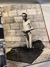 Sjælden og barsk polsk bog fra 1960’erne omhandlende den tyske besættelse af Polen