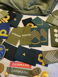 Stort lot dansk militaria