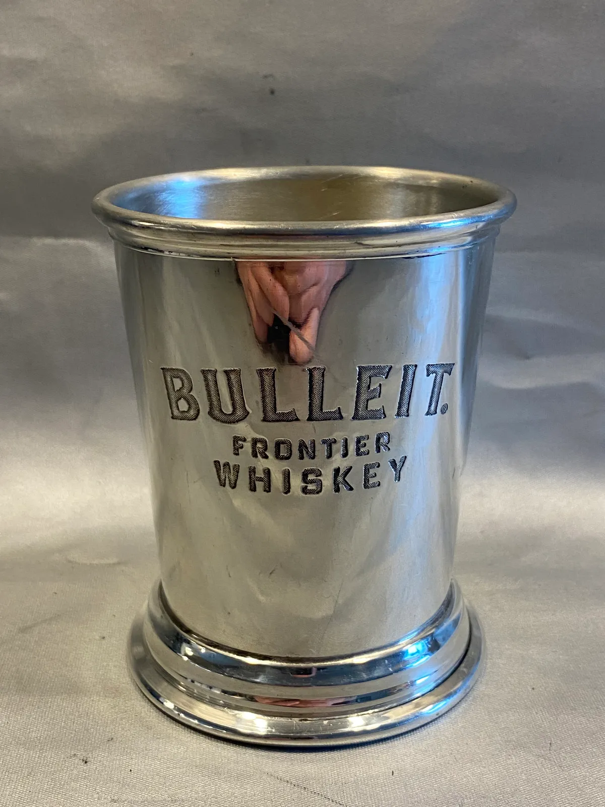 Bulleit frontier whiskey krus - fremstillet hos Shefield England