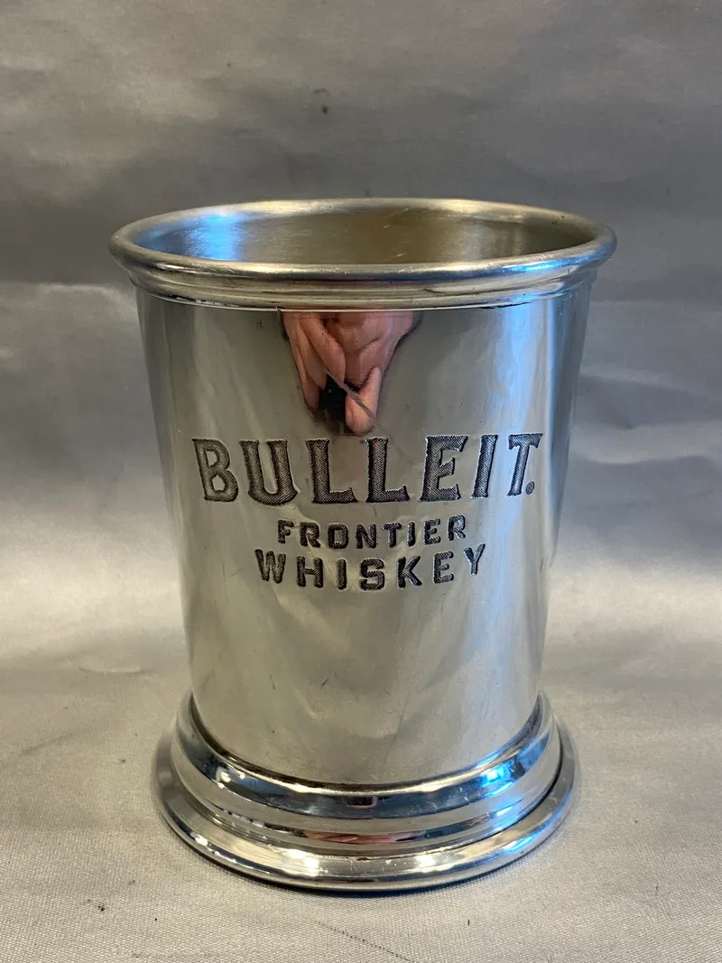 Bulleit frontier whiskey krus - fremstillet hos Shefield England