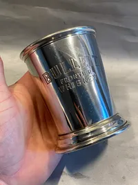Bulleit frontier whiskey krus - fremstillet hos Shefield England