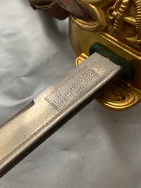 Original dansk Kvartermestersabel model 1932 med portepé - i sjælden god stand. 
 Stemplet Magasin Du Nord på klingen