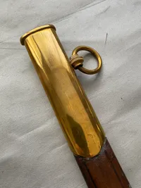 Original dansk Kvartermestersabel model 1932 med portepé - i sjælden god stand. 
 Stemplet Magasin Du Nord på klingen