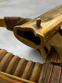 Original dansk Kvartermestersabel model 1932 med portepé - i sjælden god stand. 
 Stemplet Magasin Du Nord på klingen