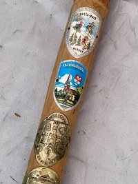 Original tysk vandrestok med udskæringer og mange mærker