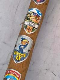 Original tysk vandrestok med udskæringer og mange mærker