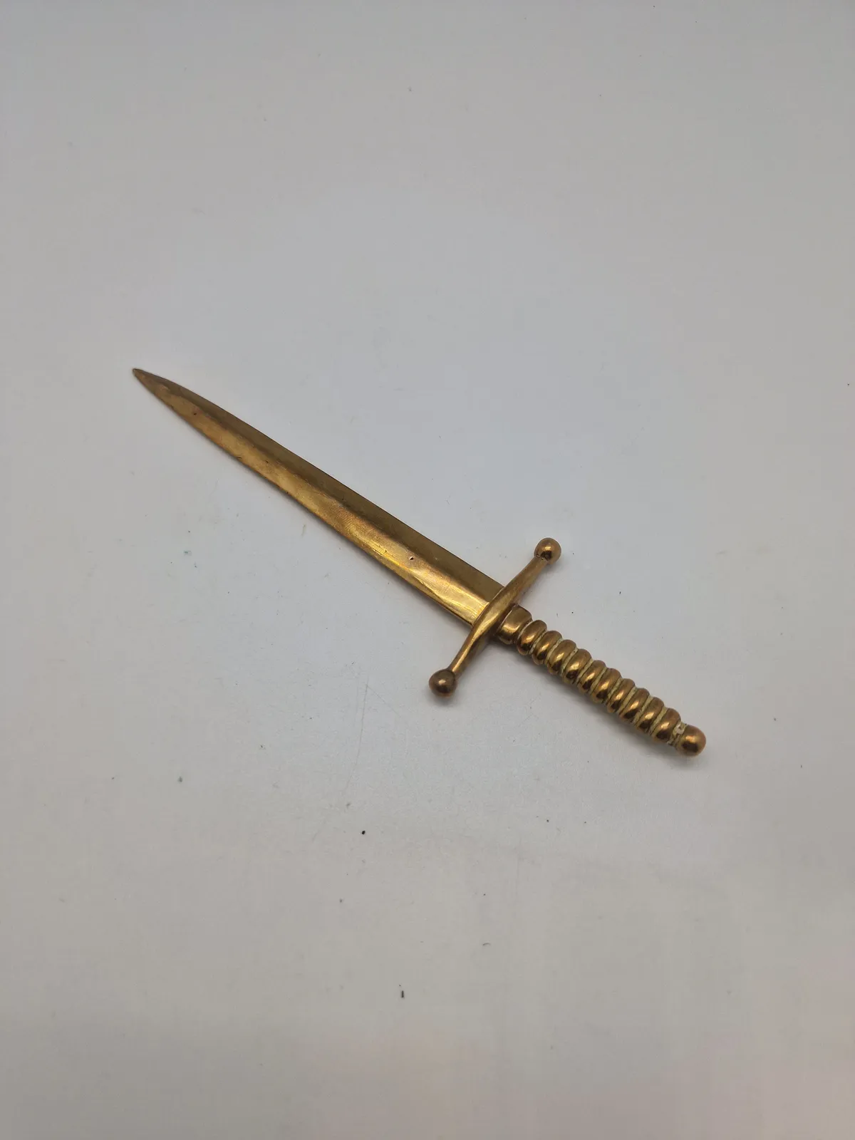 Veludført papirkniv