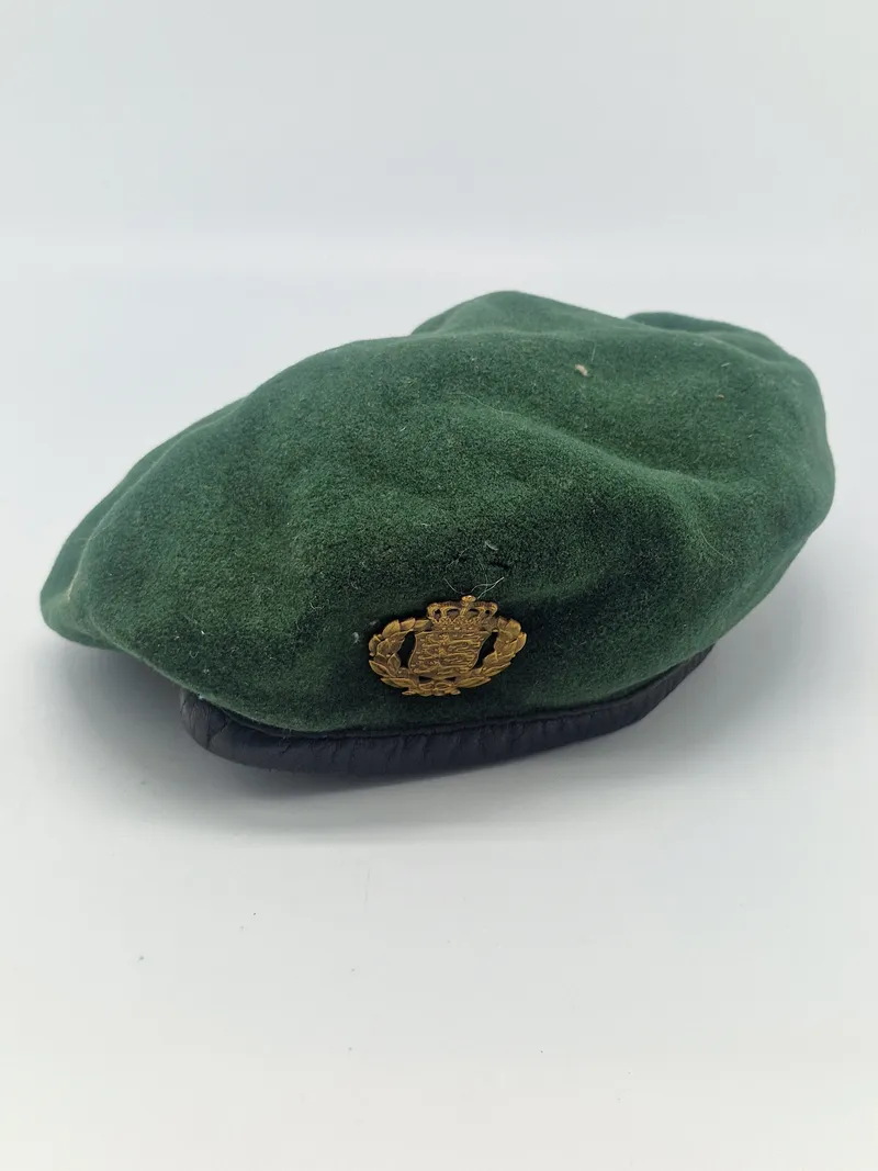 Dansk baret med hær mærke