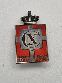 Originale Kong Chr X kongemærker designet af danske Georg Jensen