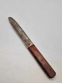 Kniv med taske og slibeværktøj