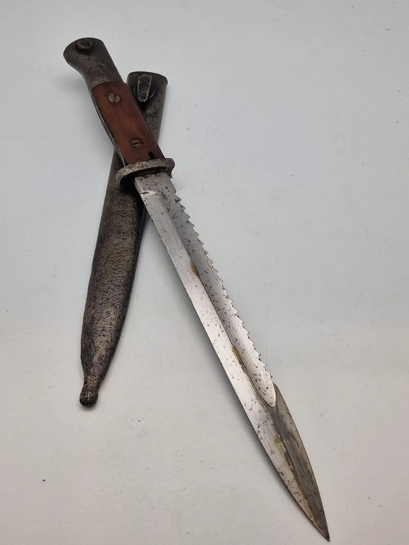 Original tysk GW/98 bajonet med savtakker