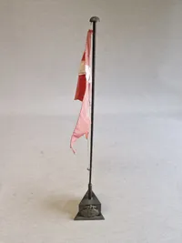 Bordflag med M/23 logo på foden