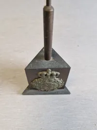 Bordflag med M/23 logo på foden