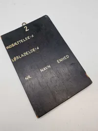 Sjælden original plade som har hængt ude foran Militær fængselscellen