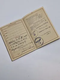 Originalt wehrpas og urkunde for sårettegn - ww2