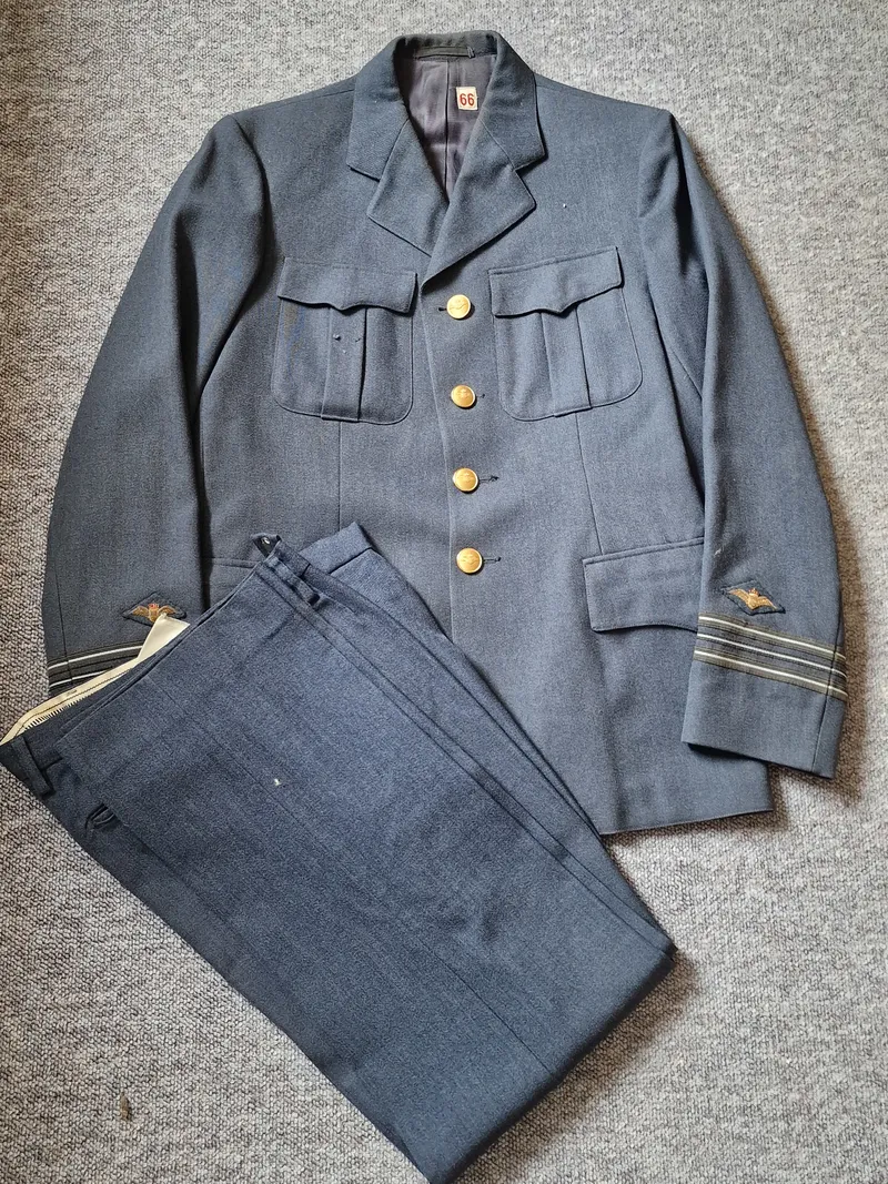Original uniform fra det danske flyvevåben med buks