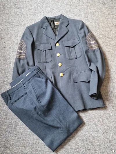 Original uniform fra det danske flyvevåben med buks
