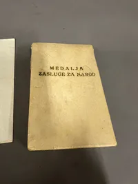Original Jugoslavisk medalje med urkunde