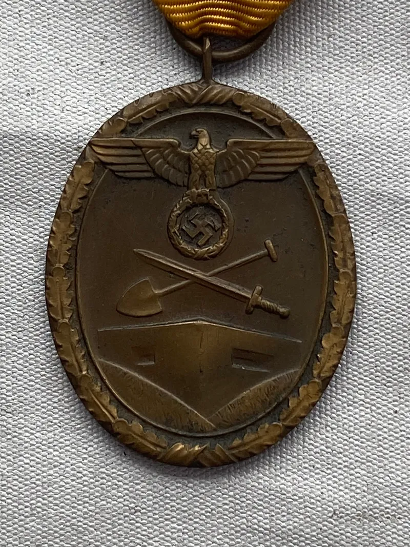 Original Westwall medalje - båndet gives der ingen garanti på