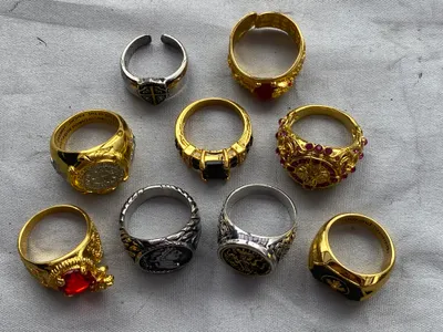 Lot diverse fingerringe af uædelt metal