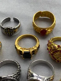 Lot diverse fingerringe af uædelt metal
