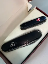 Sæt originale Victorinox lommeknive med æske