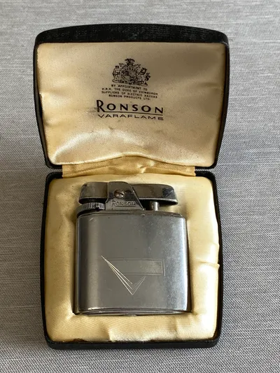 Original Ronson lighter med æske