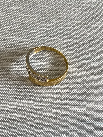 Fingerring - 14 K guld, vægt lige under 1 gram.
