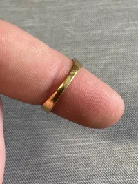 Fingerring - 14 K guld, vægt lige under 1 gram.