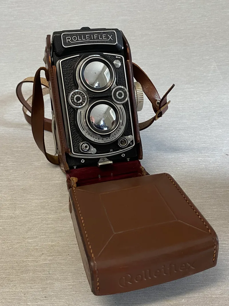 Originalt stort Rolleiflex kamera fra 1940’erne med taske