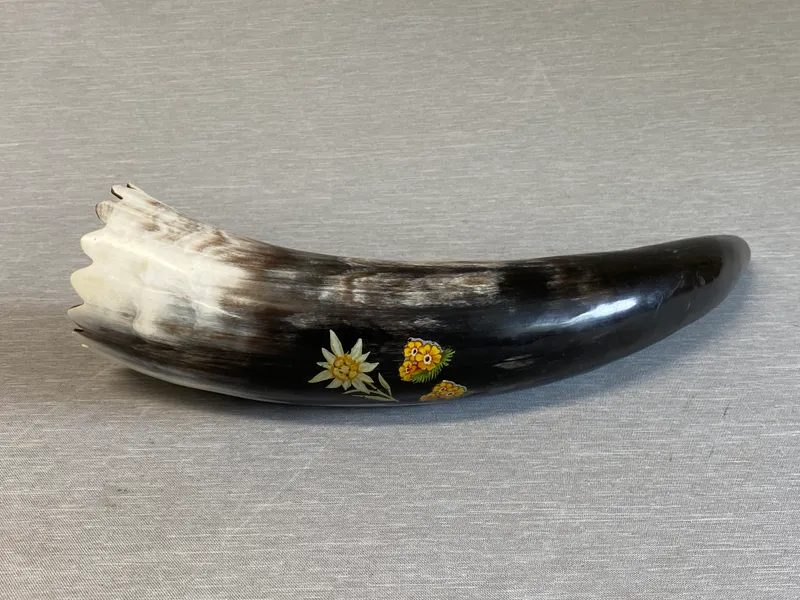 Souvenir horn med billeder af bl.a. Edelweis