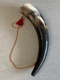 Souvenir horn med billeder af bl.a. Edelweis